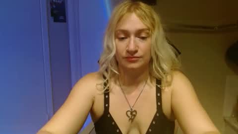Snapshot of braindeadbetty chatting on 05-17-26, 03:37 i am a naughty jedi knight online show from 05-17-26, 03:37