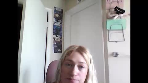 Snapshot of braindeadbetty chatting on 05-17-26, 08:05 i am a naughty jedi knight online show from 05-17-26, 08:05