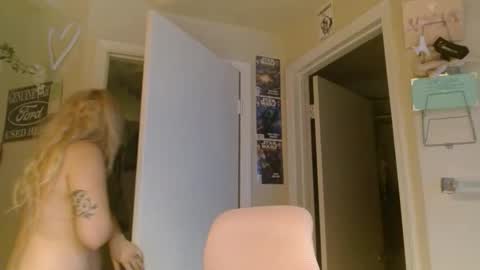 Snapshot of braindeadbetty chatting on 05-20-26, 12:44 i am a naughty jedi knight online show from 05-20-26, 12:44