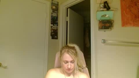 Snapshot of braindeadbetty chatting on 05-22-26, 03:13 i am a naughty jedi knight online show from 05-22-26, 03:13