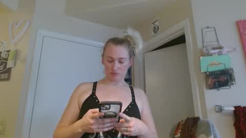 Snapshot of braindeadbetty chatting on 05-26-26, 12:39 i am a naughty jedi knight online show from 05-26-26, 12:39