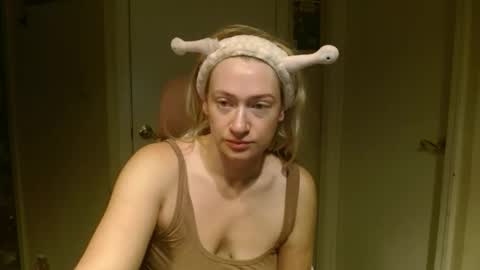 Snapshot of braindeadbetty chatting on 05-27-26, 12:02 i am a naughty jedi knight online show from 05-27-26, 12:02