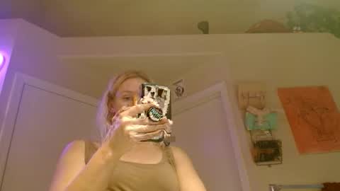 Snapshot of braindeadbetty chatting on 05-28-26, 02:31 i am a naughty jedi knight online show from 05-28-26, 02:31