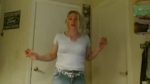 Snapshot of braindeadbetty chatting on 06-03-26, 02:25 i am a naughty jedi knight online show from 06-03-26, 02:25