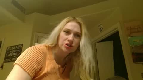 Snapshot of braindeadbetty chatting on 06-05-26, 04:41 i am a naughty jedi knight online show from 06-05-26, 04:41
