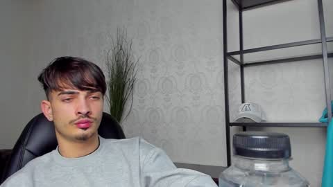 Snapshot of brandontatex chatting on 12-04-24, 03:32 BrandonTateX online show from 12-04-24, 03:32