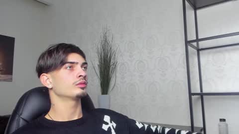 Snapshot of brandontatex chatting on 12-13-24, 01:01 BrandonTateX online show from 12-13-24, 01:01
