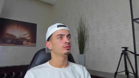 Snapshot of brandontatex chatting on 12-18-24, 12:29 BrandonTateX online show from 12-18-24, 12:29