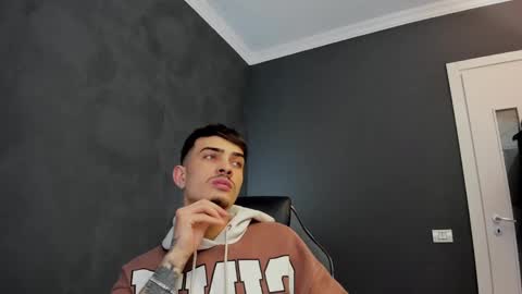 Snapshot of brandontatex chatting on 03-01-25, 04:00 BrandonTateX online show from 03-01-25, 04:00
