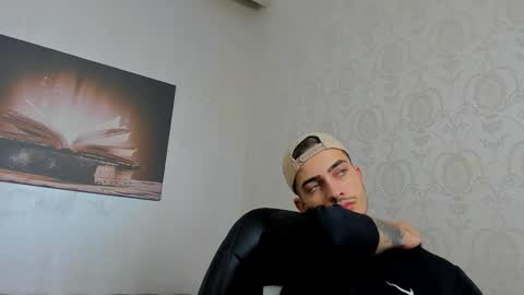 Snapshot of brandontatex chatting on 10-15-25, 07:08 BrandonTateX online show from 10-15-25, 07:08