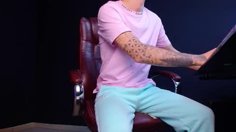 Snapshot of brandontatex chatting on 10-30-25, 06:26 BrandonTateX online show from 10-30-25, 06:26