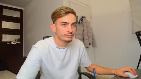 Snapshot of brandontatex chatting on 11-19-25, 11:43 BrandonTateX online show from 11-19-25, 11:43