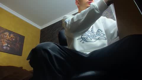 Snapshot of brandontatex chatting on 11-25-25, 05:40 BrandonTateX online show from 11-25-25, 05:40