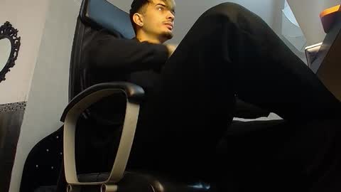 Snapshot of brandontatex chatting on 12-04-25, 10:24 BrandonTateX online show from 12-04-25, 10:24