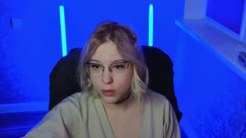 Belle  online show from 01-17-25, 02:18