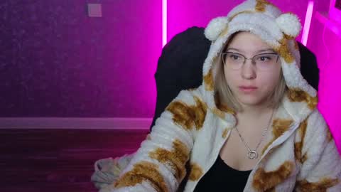 Belle  online show from 01-30-25, 01:00