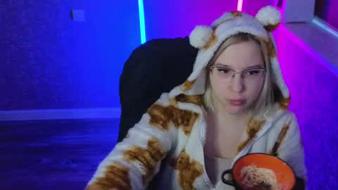 Belle  online show from 02-17-25, 02:20