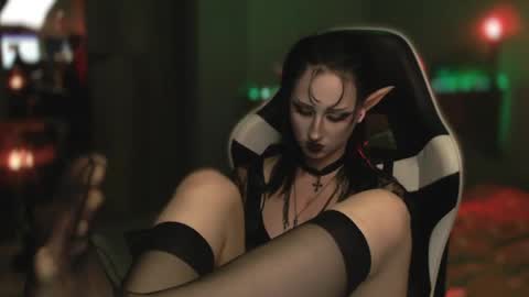 Snapshot of brandy_queen chatting on 05-11-26, 10:18 Aurorabut ur dad just calls me Rory online show from 05-11-26, 10:18