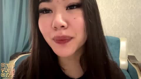 Snapshot of brandysveum chatting on 10-31-25, 07:20 Aypril   online show from 10-31-25, 07:20