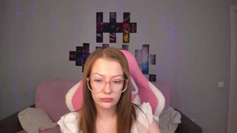 Snapshot of brendagloss_ chatting on 03-16-26, 04:07 Brenda online show from 03-16-26, 04:07