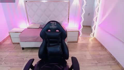 BRENDDA  online show from 11-28-25, 02:58