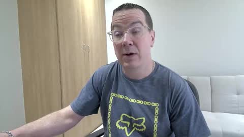 Snapshot of brettdj chatting on 09-27-25, 11:26 Brett online show from 09-27-25, 11:26