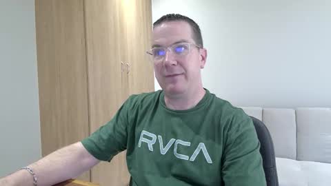 Snapshot of brettdj chatting on 12-21-25, 12:12 Brett online show from 12-21-25, 12:12