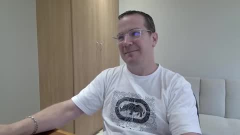 Snapshot of brettdj chatting on 01-11-26, 02:44 Brett online show from 01-11-26, 02:44