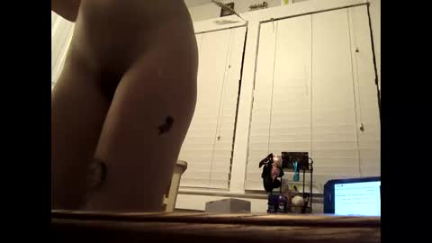 Snapshot of bri_ant chatting on 10-27-25, 01:53 bri_ant online show from 10-27-25, 01:53