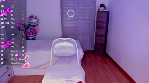 Snapshot of briana_walker chatting on 10-08-25, 10:46 briana online show from 10-08-25, 10:46