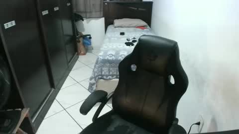 Snapshot of brianaries chatting on 04-11-26, 03:55 brianaries online show from 04-11-26, 03:55