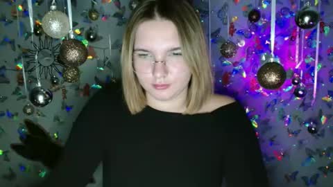 Snapshot of brianna_anny chatting on 11-07-25, 08:53 shiny smile online show from 11-07-25, 08:53