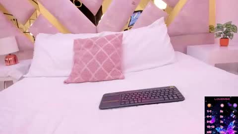 Snapshot of briannahill_ chatting on 09-10-25, 12:05 Brianna online show from 09-10-25, 12:05