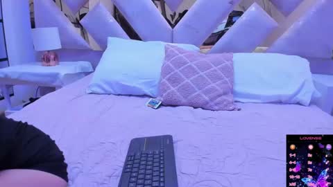 Snapshot of briannahill_ chatting on 09-11-25, 12:05 Brianna online show from 09-11-25, 12:05