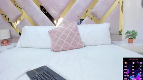 Snapshot of briannahill_ chatting on 09-12-25, 12:38 Brianna online show from 09-12-25, 12:38