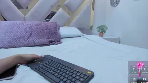 Snapshot of briannahill_ chatting on 09-22-25, 12:29 Brianna online show from 09-22-25, 12:29