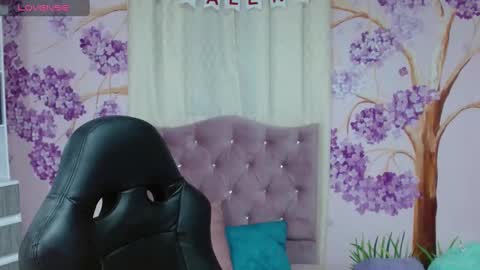 Snapshot of briathomas chatting on 02-05-25, 03:34 DAYANNA online show from 02-05-25, 03:34