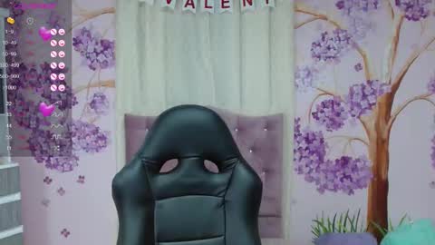 Snapshot of briathomas chatting on 02-07-25, 04:06 DAYANNA online show from 02-07-25, 04:06