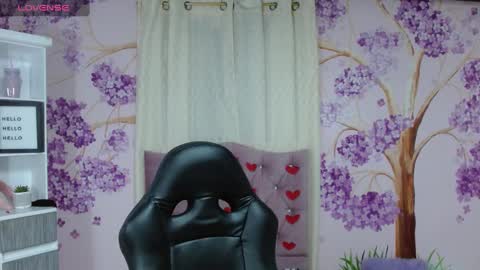 Snapshot of briathomas chatting on 09-20-25, 02:45 DAYANNA online show from 09-20-25, 02:45