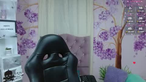 Snapshot of briathomas chatting on 10-18-25, 02:36 DAYANNA online show from 10-18-25, 02:36