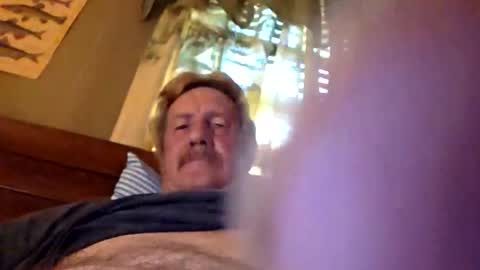 Snapshot of brickmaster2021 chatting on 04-12-26, 12:43 Mike online show from 04-12-26, 12:43