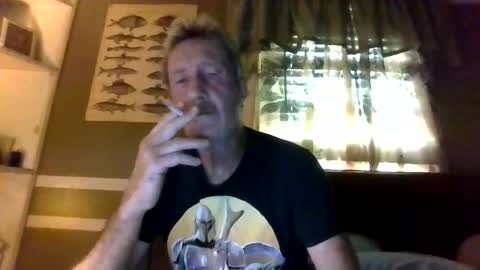 Snapshot of brickmaster2021 chatting on 06-07-26, 01:04 Mike online show from 06-07-26, 01:04