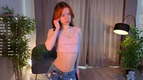 Snapshot of bridgetbottrell chatting on 05-08-26, 02:06 Hanna online show from 05-08-26, 02:06