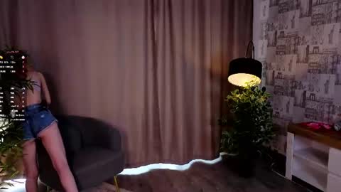 Snapshot of bridgetbottrell chatting on 07-09-26, 01:42 Hanna online show from 07-09-26, 01:42
