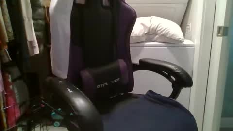 Snapshot of briny2021 chatting on 12-21-25, 03:41 Briny online show from 12-21-25, 03:41