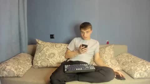 bristlebback online show from 10-24-25, 04:47