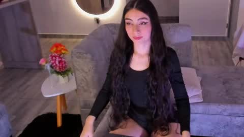 Snapshot of britany__lenox chatting on 04-25-26, 01:19 britany lenox online show from 04-25-26, 01:19