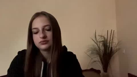 Snapshot of britanysuther chatting on 06-14-26, 05:15 Ciri online show from 06-14-26, 05:15