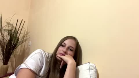 Snapshot of britanysuther chatting on 06-16-26, 05:37 Ciri online show from 06-16-26, 05:37