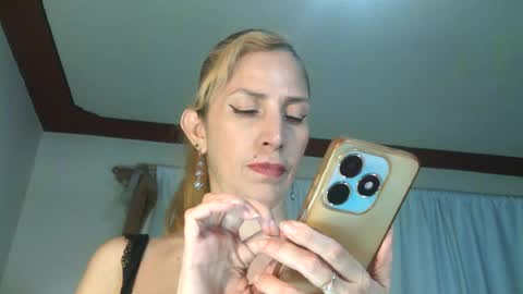 Snapshot of brithany_hunt chatting on 06-14-26, 06:43 brithany hunt online show from 06-14-26, 06:43